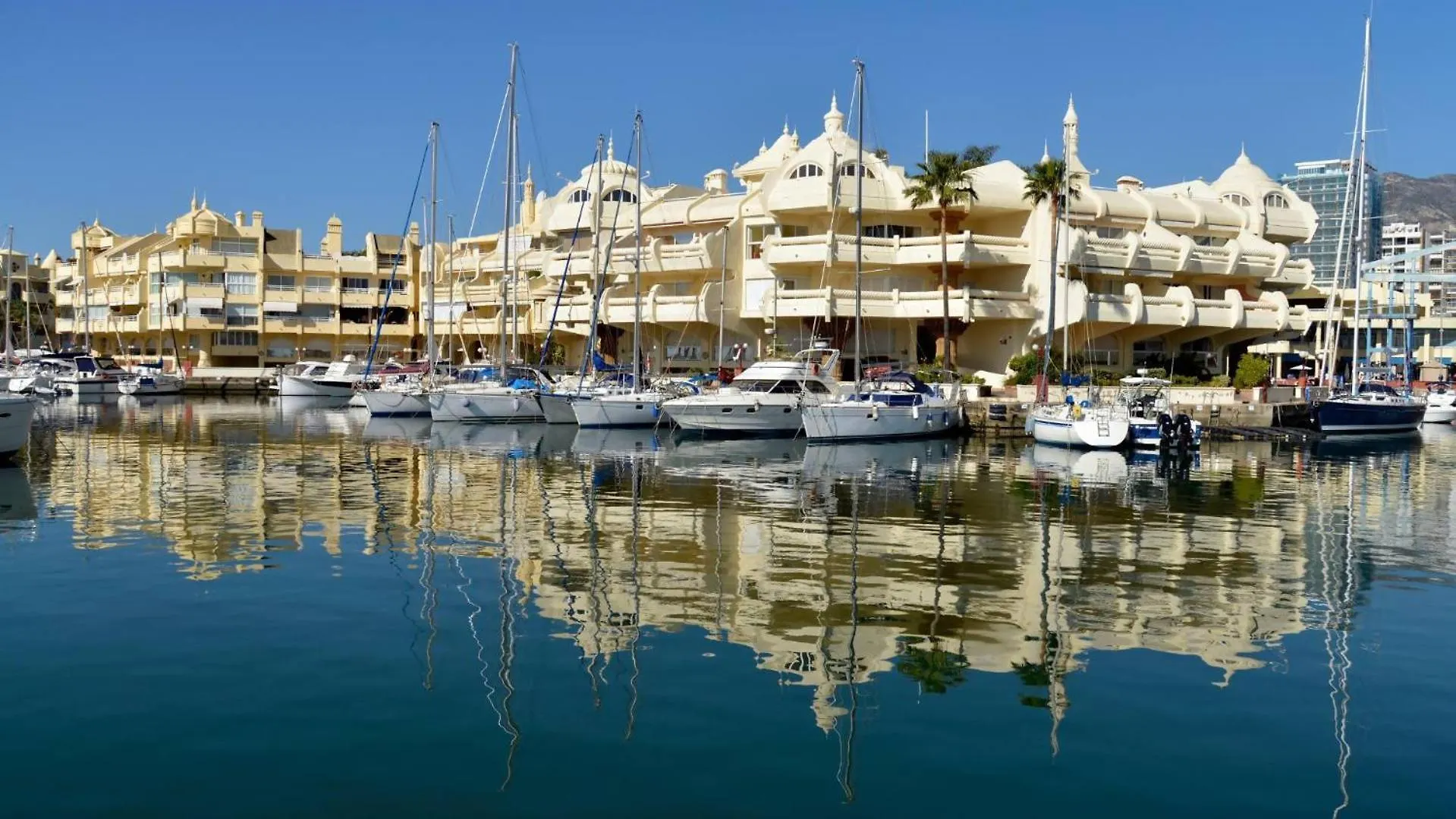 Flamingo Top Suite Y Piscina Junto A Puerto Marina Benalmadena Apartment