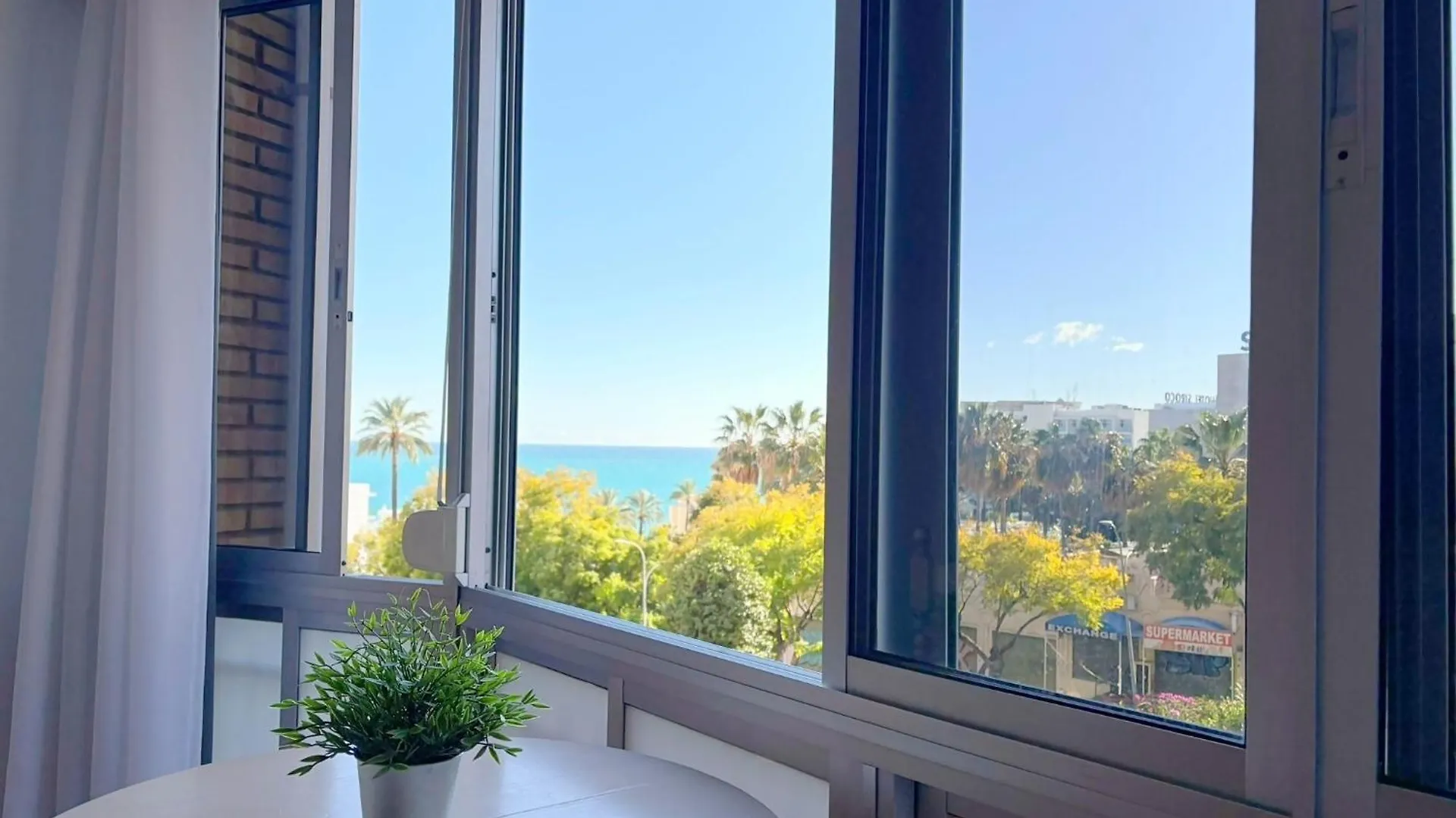 Flamingo Top Suite Y Piscina Junto A Puerto Marina Benalmadena Apartment